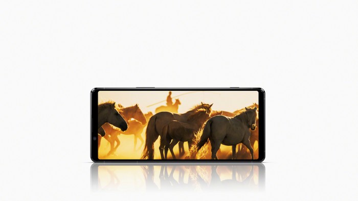 Das Display eignet sich gut dazu, Kinofilme ohne schwarze Balken anzuschauen. (Bild: Sony)